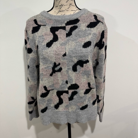 THML Leopard Print crewneck sweater with black pink leopard print size Small - Picture 8 of 8